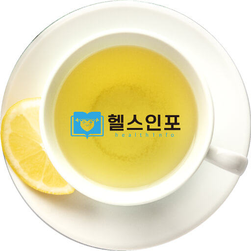 딸꾹질 멈추는법 차 또는 따뜻한 물 마시기